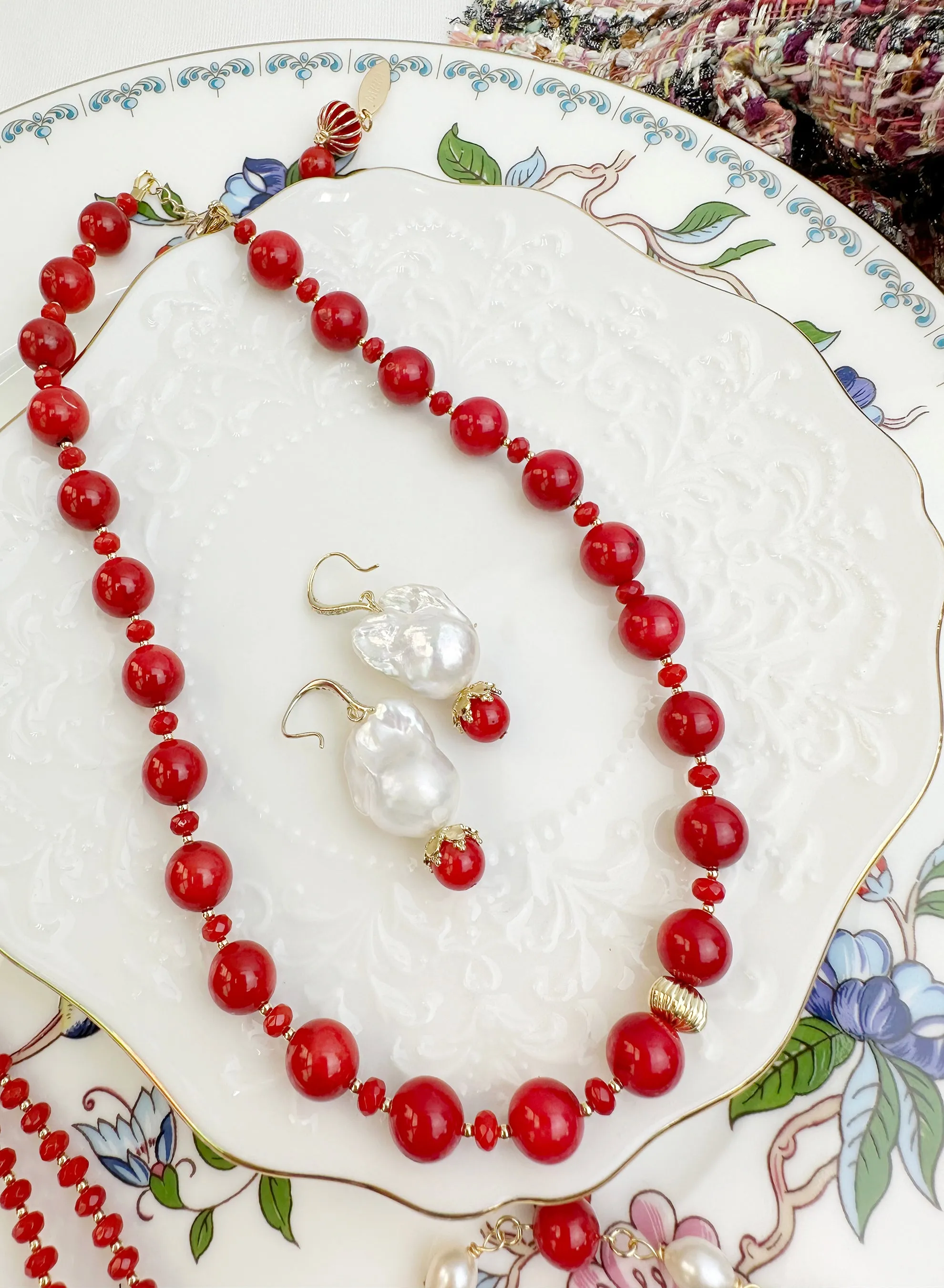 Adorable Red Bamboo Coral Choker Necklace KN048