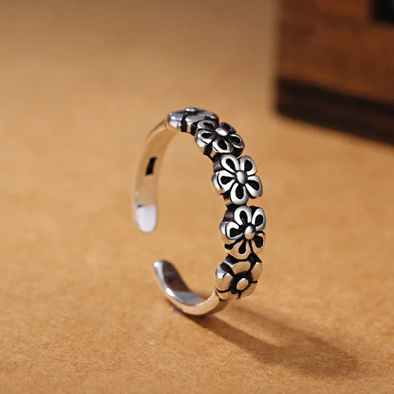 Aesthetic Engraved Ditsy Flower Beaded Rings