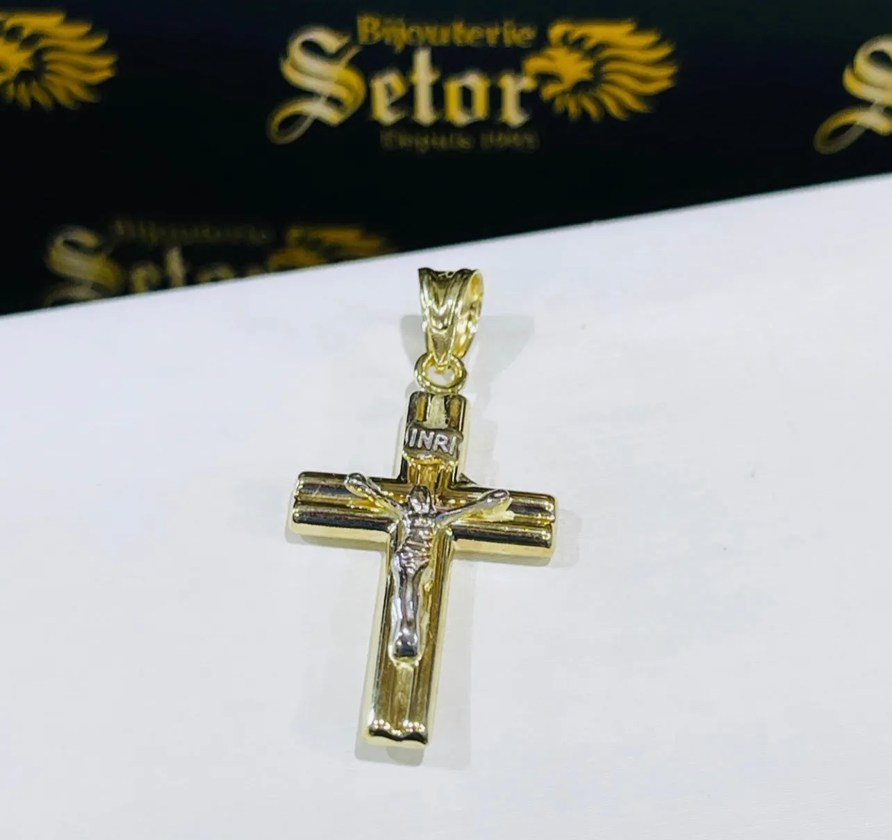 Cross pendant