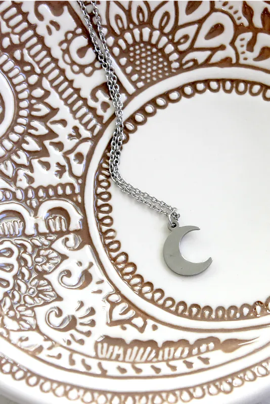 Dainty Crescent Moon Choker