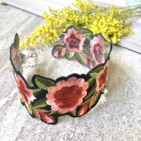 EMBROIDERED FLORAL FABRIC COLLAR CHOKER NECKLACE