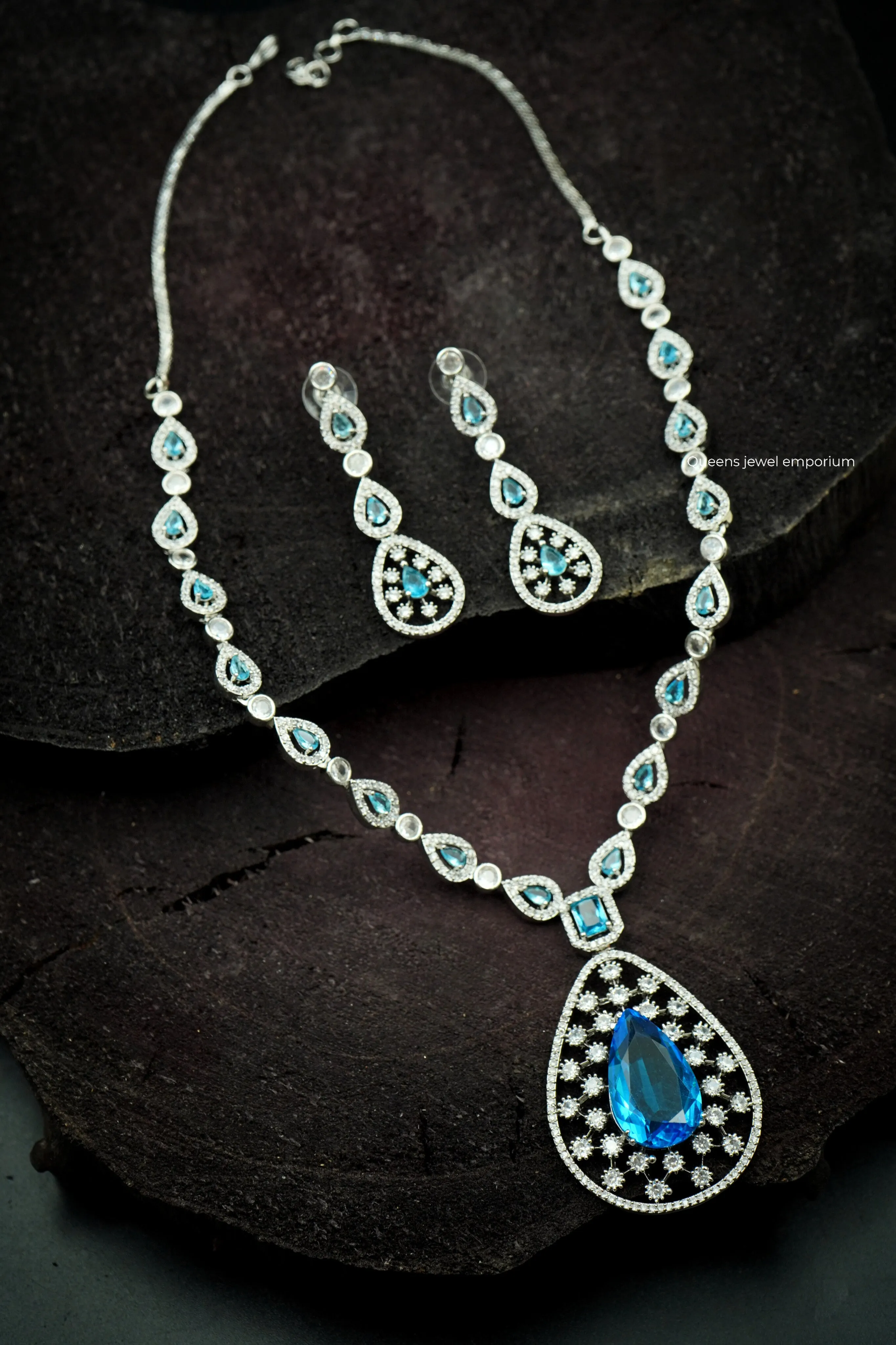 JHANVIKA NECKLACE