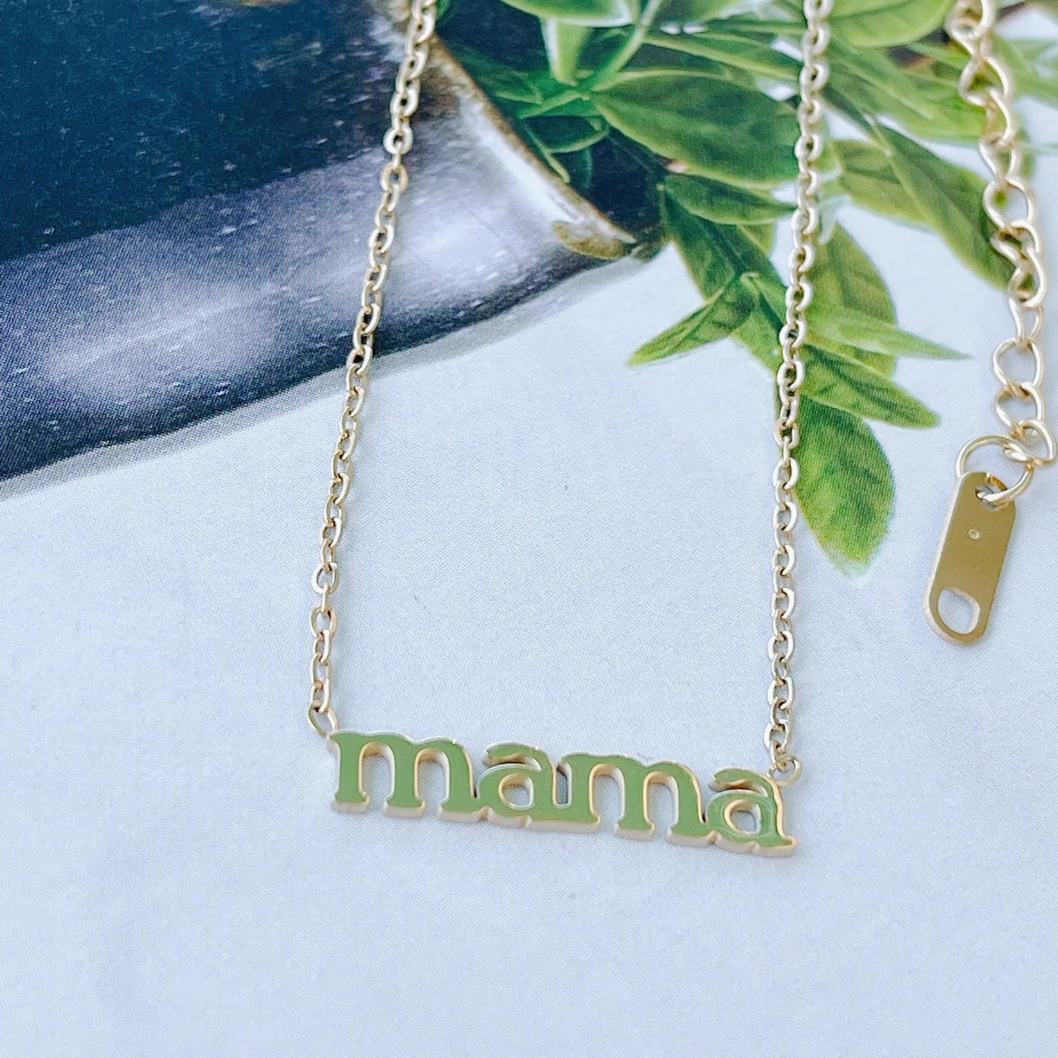 Mama Necklace