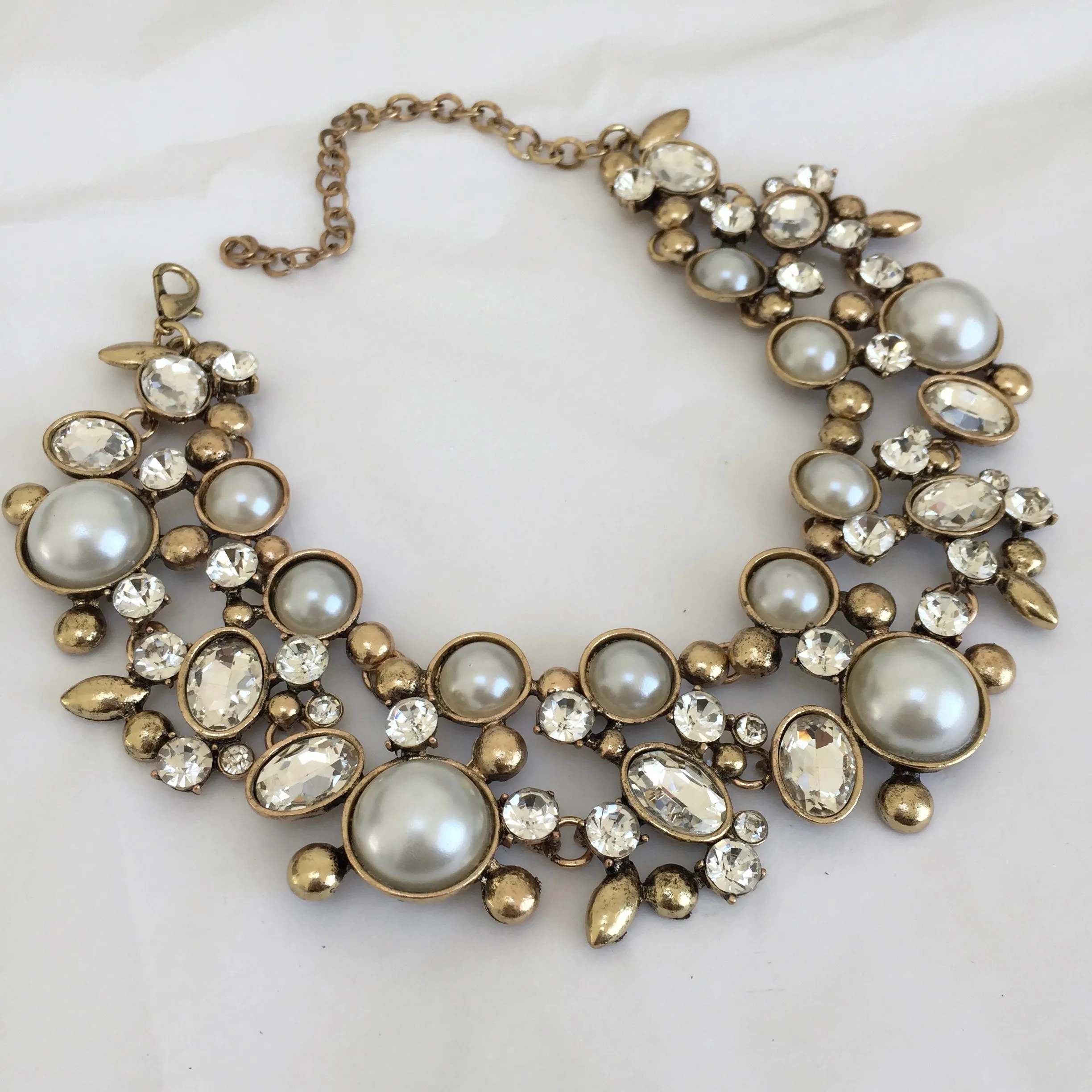 PARISA Statement Rhinestone Choker